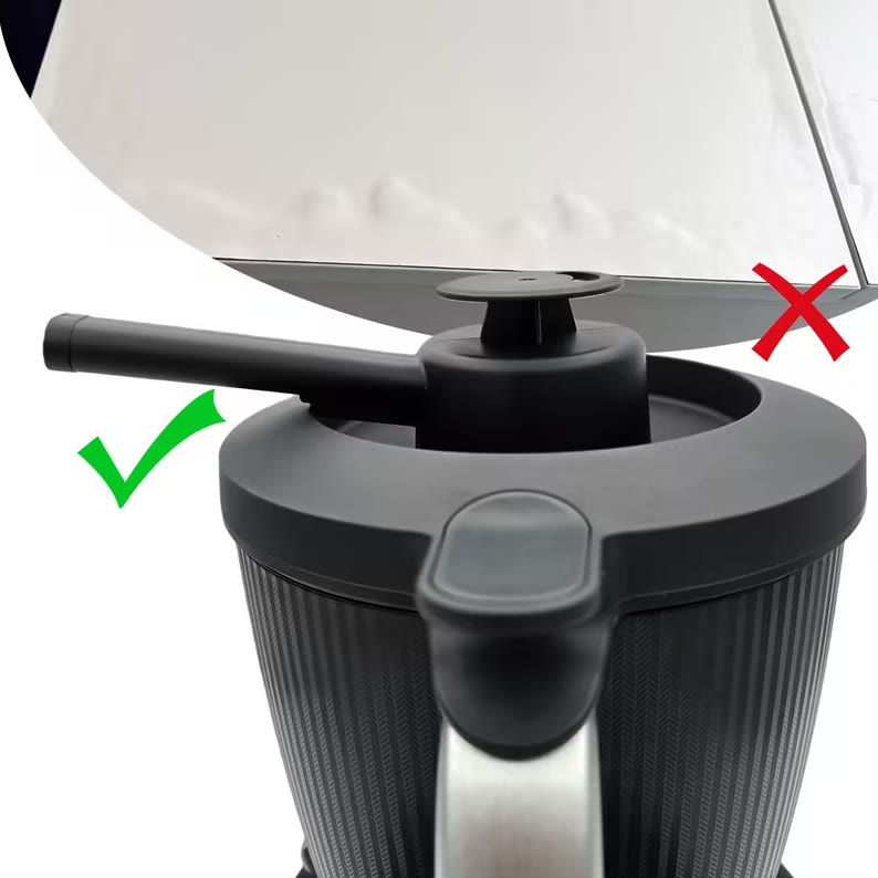 Deflektor pary chroni szafkę wiszącą nad Thermomixem TM7