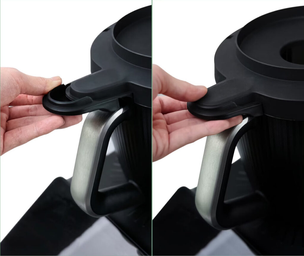 Zacisk pokrywki wyciskarki na naczyniu Thermomix TM7